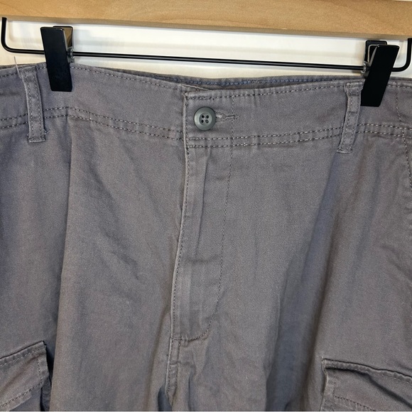 Bundle of 2 Pairs of Men’s George Cargo Shorts in Gray and Khaki, Size 40 - Picture 11 of 15
